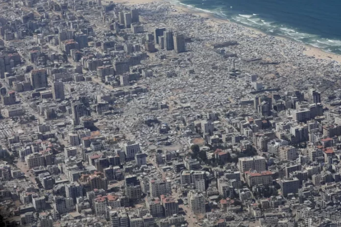 2025-08-17T105432Z_1742712988_RC2W8GAWZSN5_RTRMADP_3_ISRAEL-PALESTINIANS-GAZA-AIRDROP-1755432189