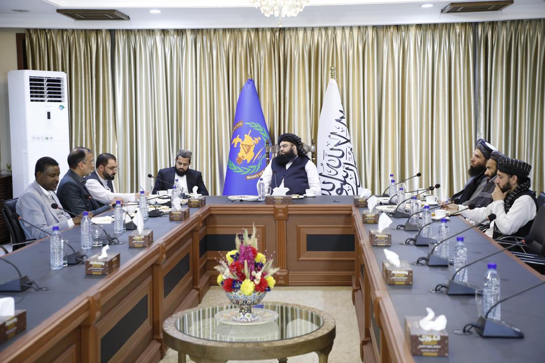 مولوي عبدالکبیر د ملګرو ملتونو د کډوالو عالي کمېشنرۍ له رییس سره کتلي