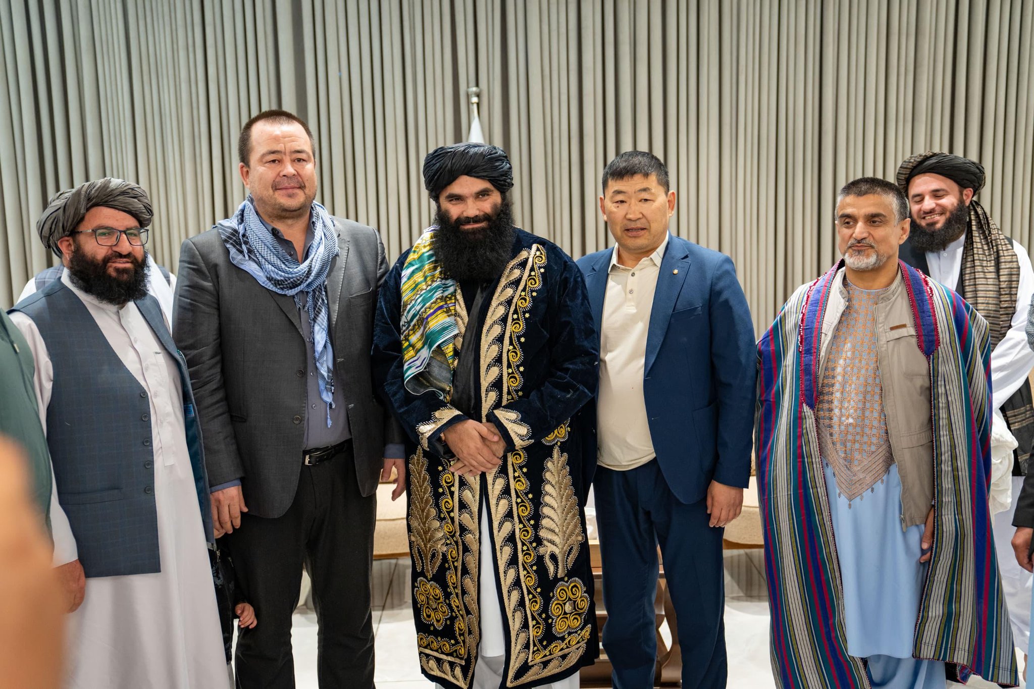 خلیفه سراج‌الدین حقاني: بهرني لوبغاړي دې خپلو هېوداونو ته د افغانستان مثبت تصویر او د سولې  پیغام ورسوي