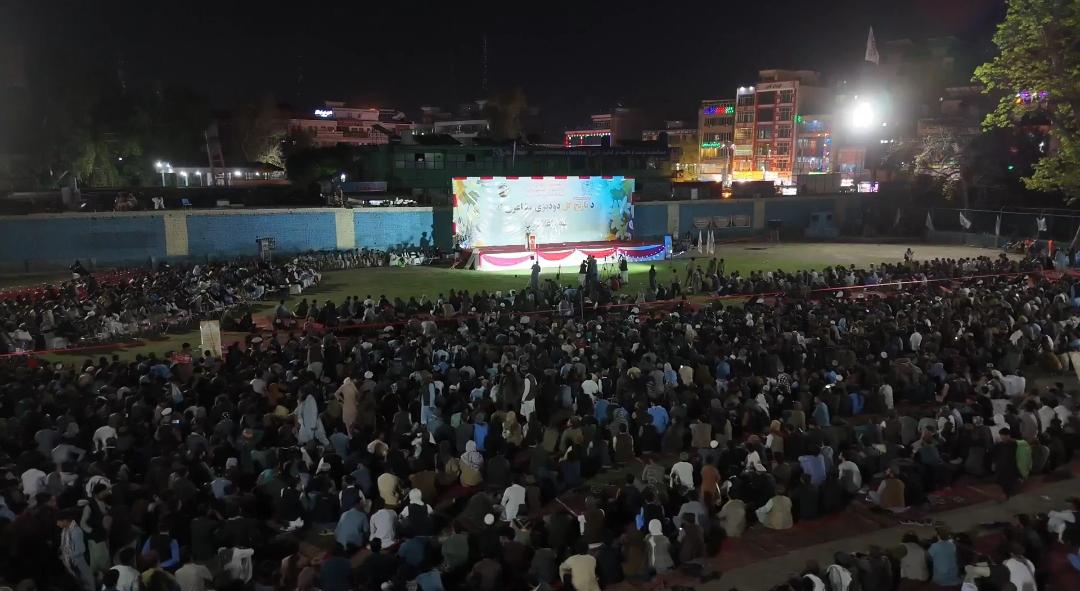 په ننګرهار کې د نارنج ګل مشاعره د زرګونه ګډونوالو په شتون کې ترسره شوه